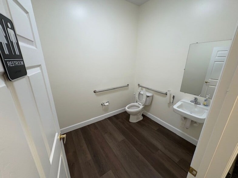 More Photos Of 9035 Americana Rd, Vero Beach Office For Sale