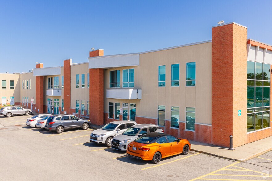More Photos Of 1415-1531 St Berlier, Laval Warehouse For Lease