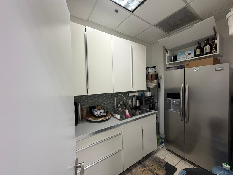 More Photos Of 7500 NW 25th St, Miami Office For Sale
