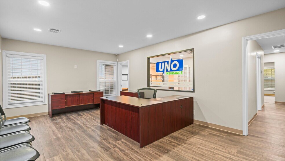 More Photos Of 4928 Old Spanish Trl, Houston Office For Sale