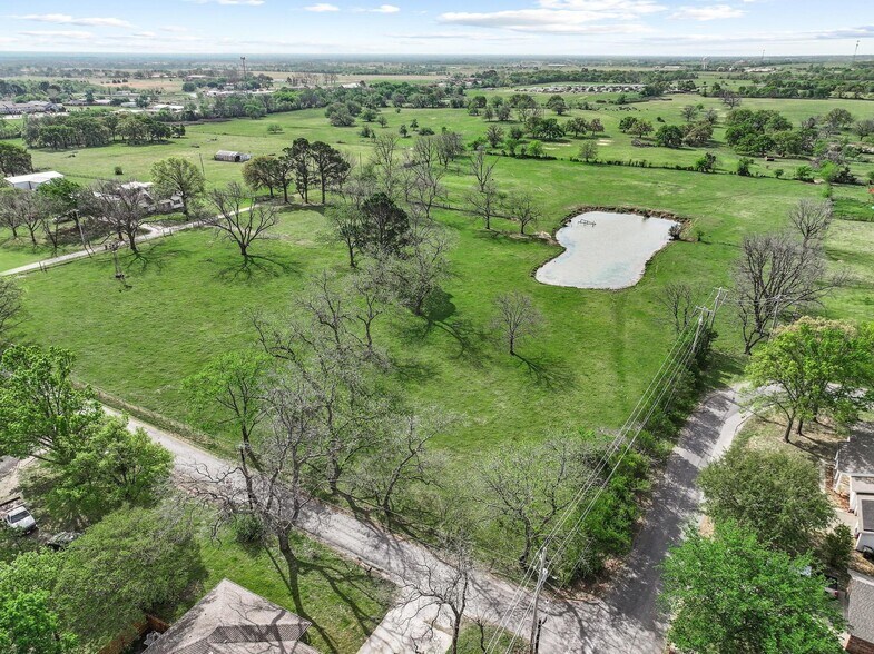 More Photos Of 819 Morrison st, Pilot Point Land For Sale