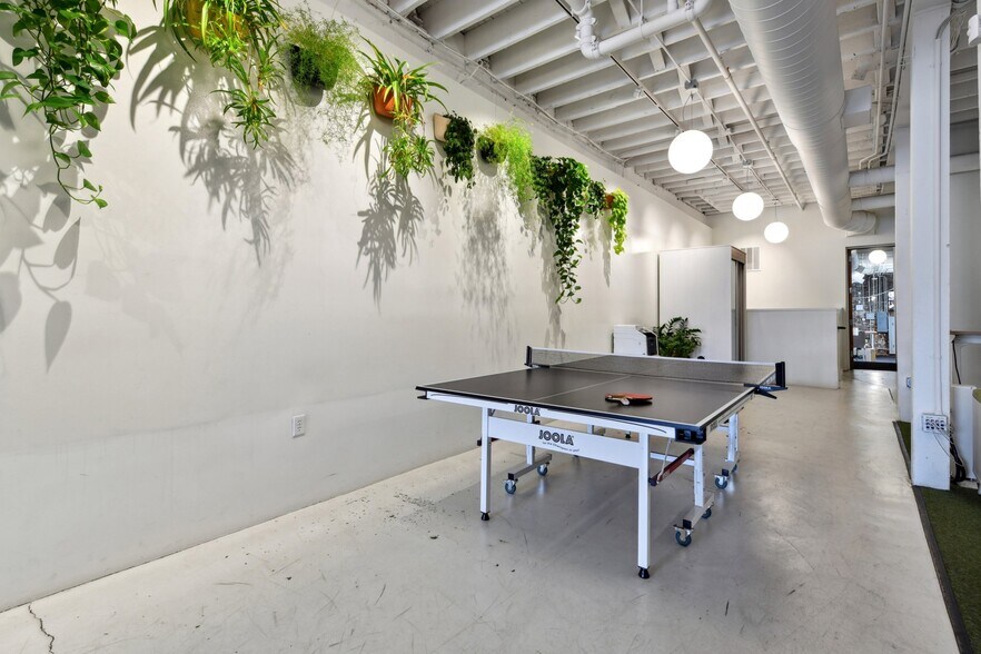 More Photos Of 2911 Walnut St, Denver Showroom For Sale