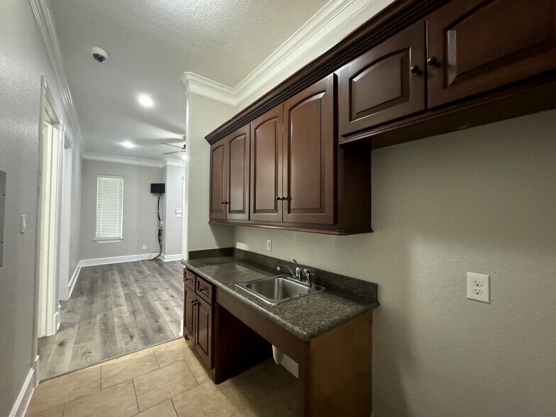 More Photos Of 11601 Spring Cypress Rd, Tomball Medical For Sale