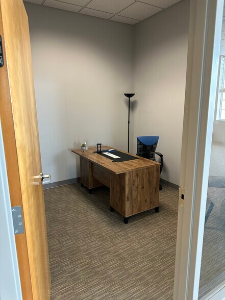 More Photos Of 16740 Birkdale Commons Pky, Huntersville Office Residential For Lease