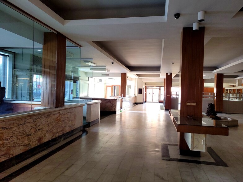 More Photos Of 1110 W 35th St, Chicago Office For Sale