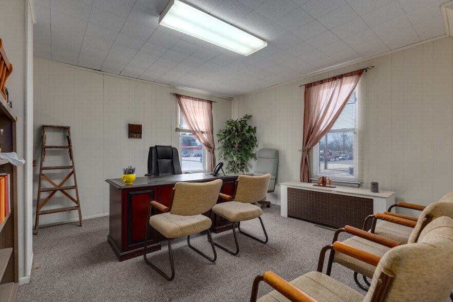 More Photos Of 425 W Main St, Staunton Office For Sale