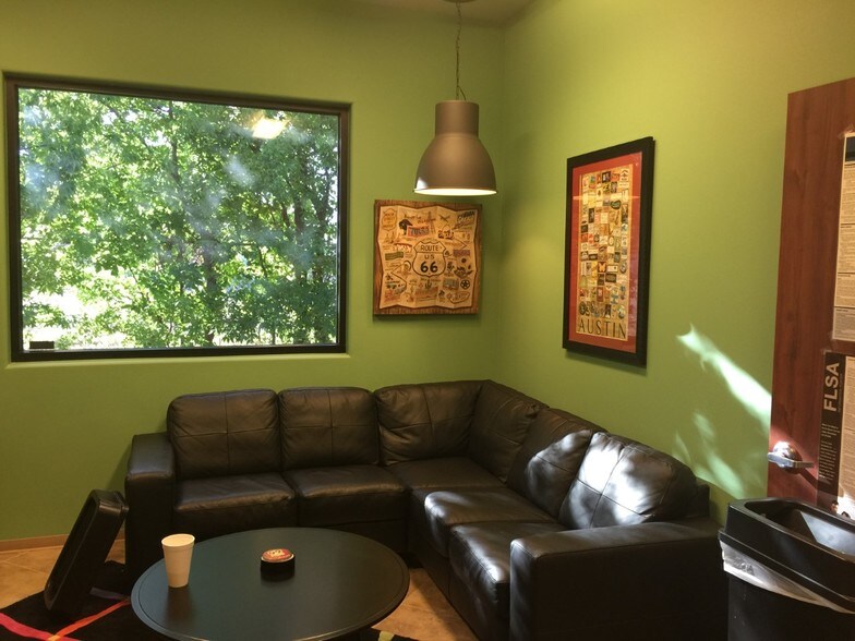 More Photos Of 2911 S A.W. Grimes Blvd, Pflugerville Office For Lease