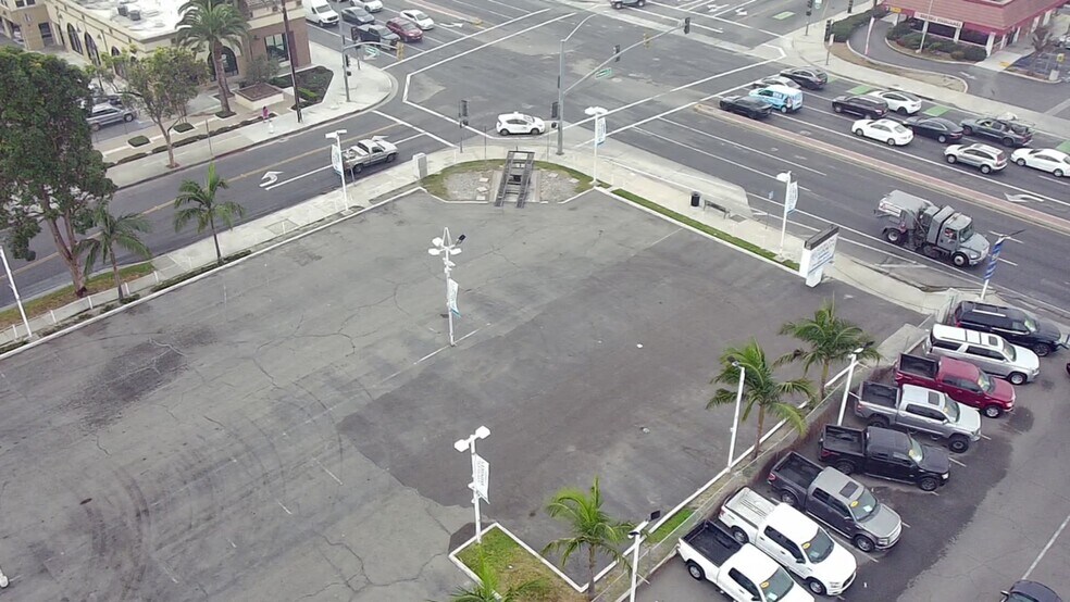 More Photos Of 909 N Harbor Blvd, Santa Ana Auto Dealership For Lease