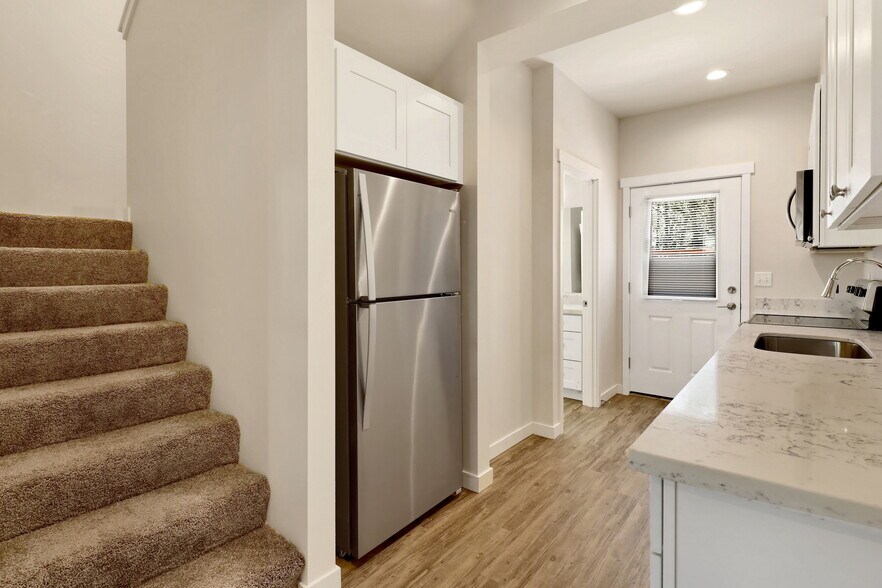 More Photos Of 201 Tull Ct, Bellingham Apartments For Sale