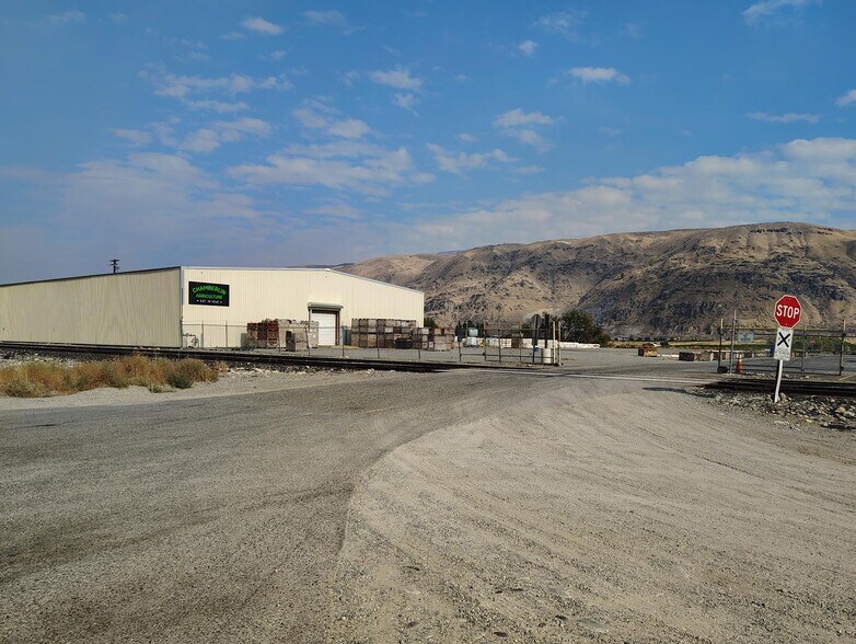 Primary Photo Of 4151 US 97, Wenatchee Manufacturing For Sale