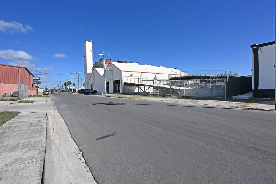 More Photos Of 1123 Bowie St, Seguin Warehouse For Sale