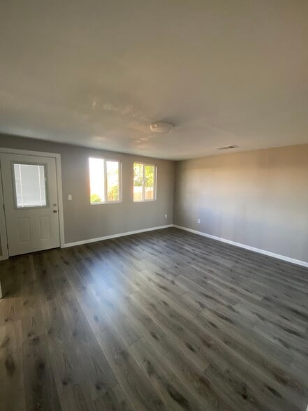 More Photos Of 1679 S O St, Tulare Light Manufacturing For Lease