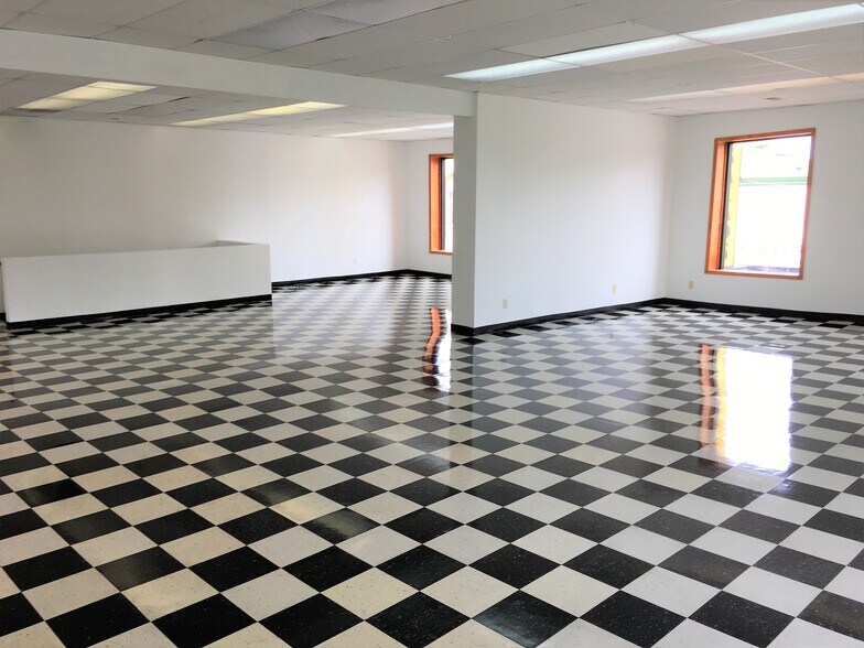 More Photos Of 3437 W 26th St, Chicago Storefront Retail Office For Lease