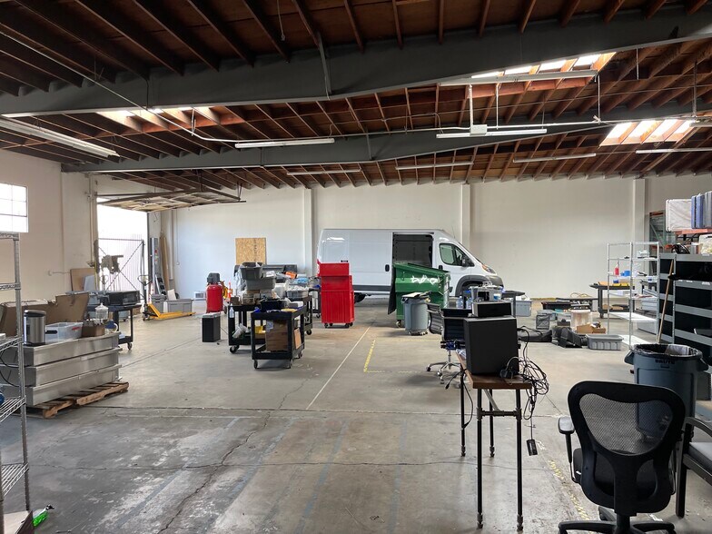 More Photos Of 3015 Kilson Dr, Santa Ana Warehouse For Lease