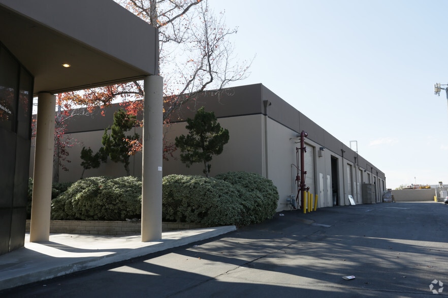 More Photos Of 170 N Arrowhead Ave, Rialto Warehouse For Lease