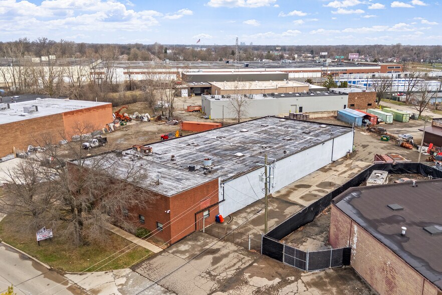More Photos Of 24400 Capitol St, Redford Township Manufacturing For Sale