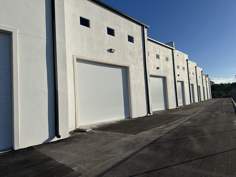 More Photos Of 15547 Global Pkwy., Fort Myers Self Storage For Sale