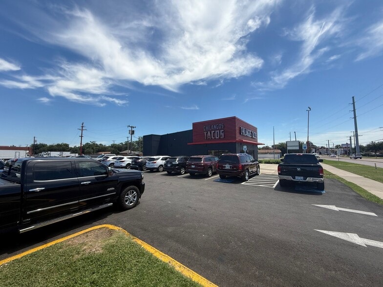 More Photos Of 3321 Walnut St, Garland Fast Food For Sale