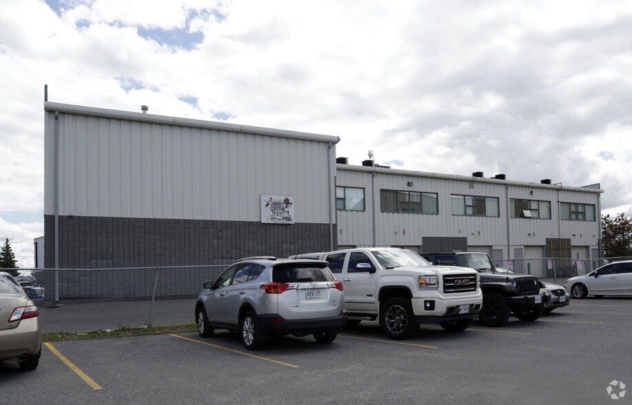 More Photos Of 33 Roydon Pl, Ottawa General Retail For Lease