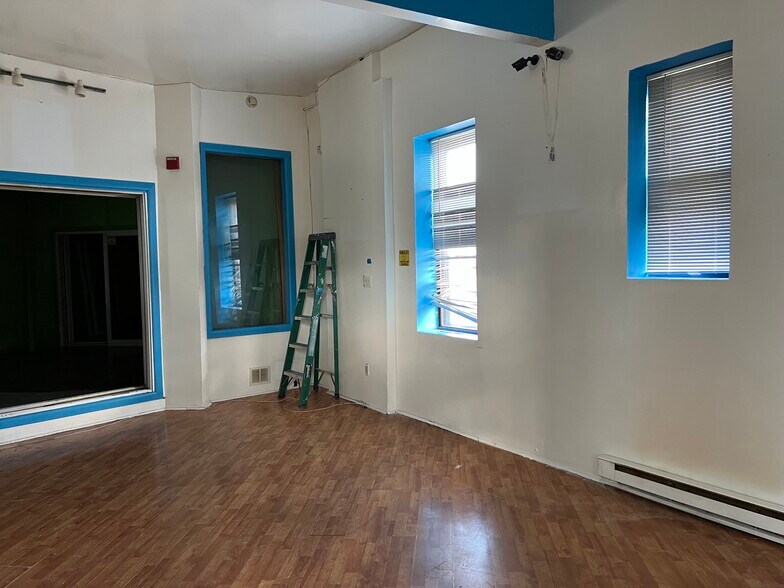 More Photos Of 600 Summit Ave, Union City General Retail For Sale