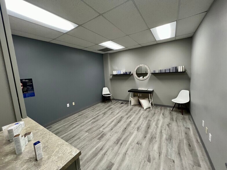 More Photos Of 2975 N Germantown Rd, Bartlett Storefront For Sale