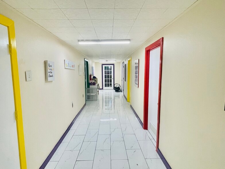 More Photos Of 7338 McHenry St, Houston Storefront Retail Office For Sale