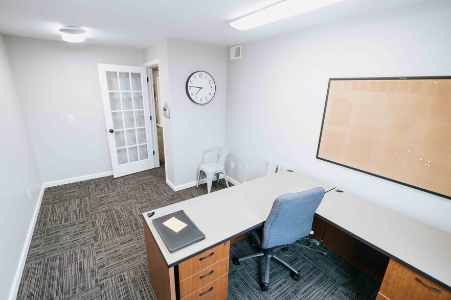 More Photos Of 2565 16th Ave, Columbus Light Manufacturing For Sale