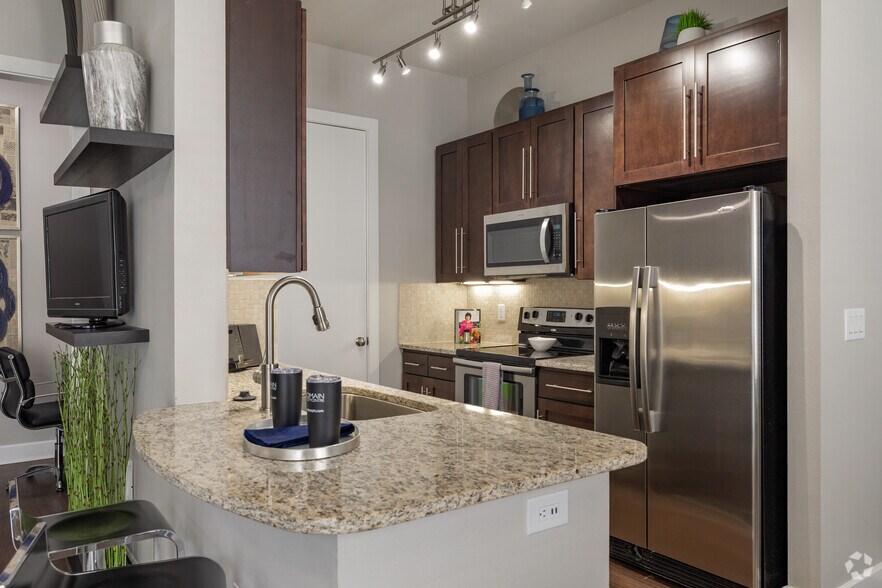 More Photos Of 12808 Queensbury Ln, Houston Apartments For Lease
