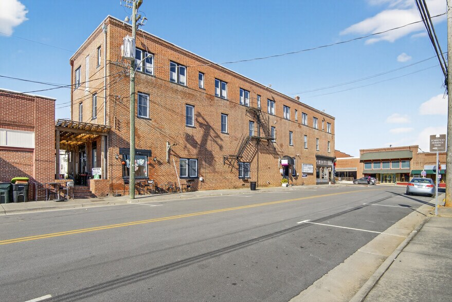 More Photos Of 104-110 S Hill Ave, South Hill Office Residential For Lease