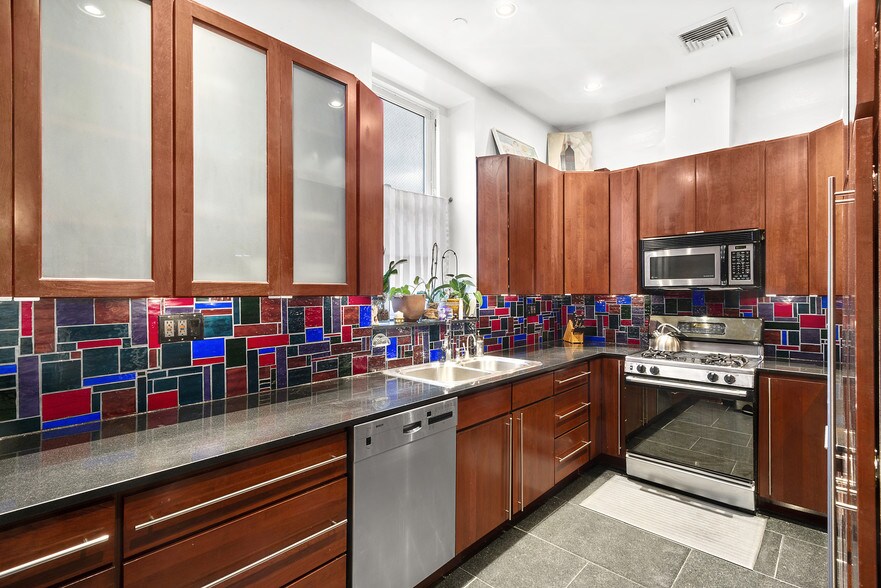 More Photos Of 75 Murray St, New York Office Residential For Sale