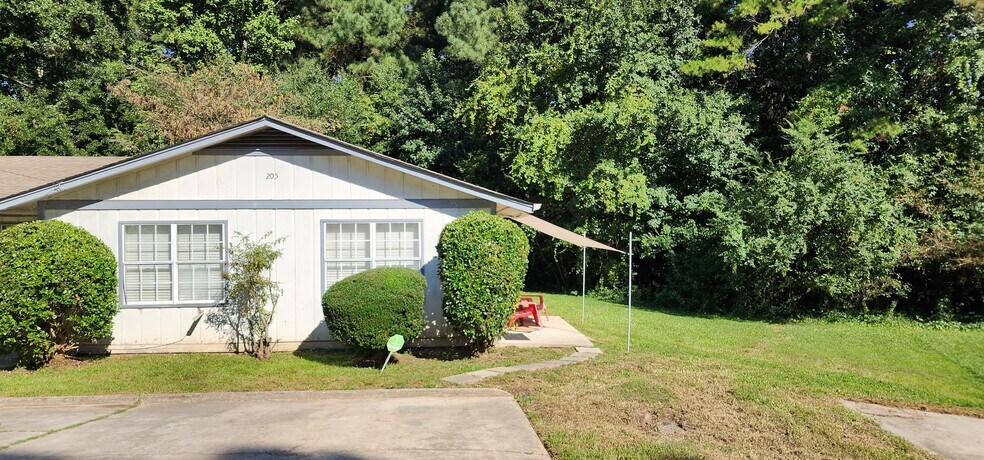 More Photos Of 205 Glenview Ter, Winder Multifamily For Sale