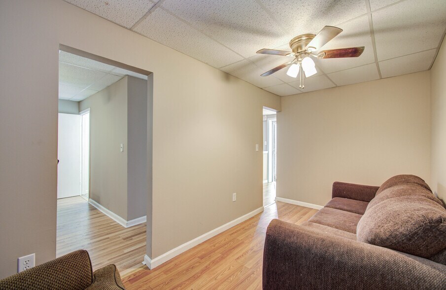 More Photos Of 5747 Northdale St, Houston Industrial For Lease