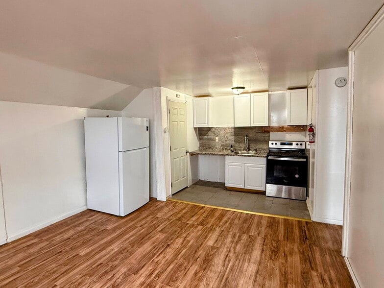 More Photos Of 6 Church St, Nassau Apartments For Sale