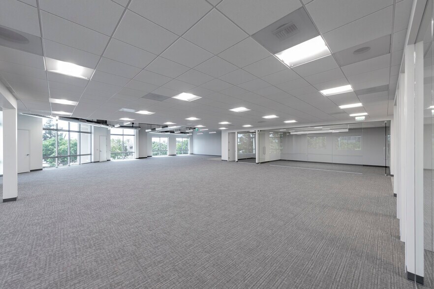 More Photos Of 5770 Fleet St, Carlsbad Unknown For Lease