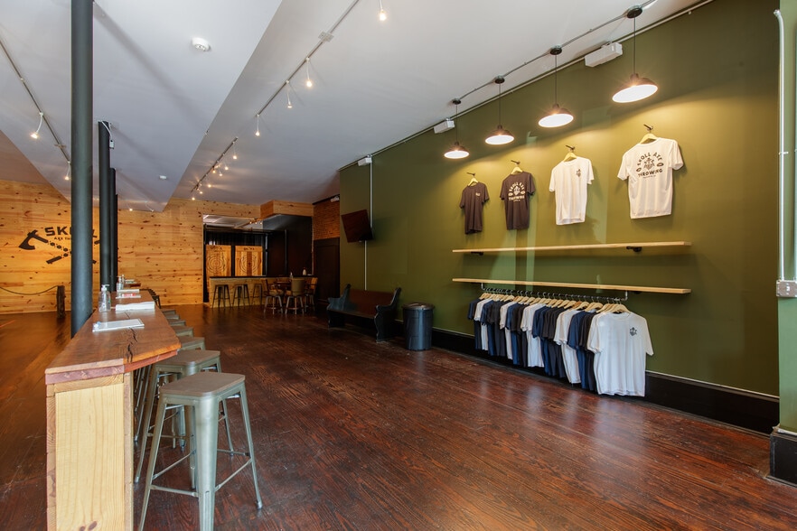 More Photos Of 128-130 N Ashley St, Valdosta General Retail For Sale