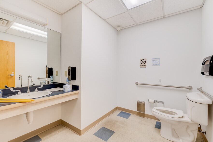 More Photos Of 860 NW Washington Blvd, Hamilton Medical For Lease