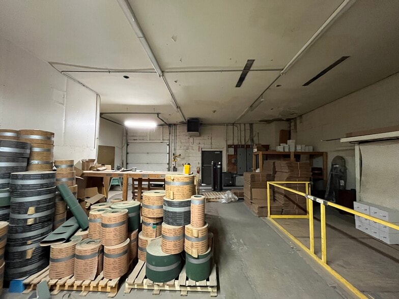 More Photos Of 1728 E New York St, Indianapolis Light Distribution For Sale