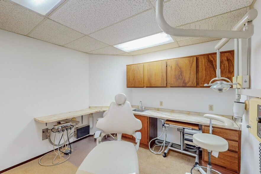 More Photos Of 901 E Roosevelt Ave, Grants Healthcare For Sale