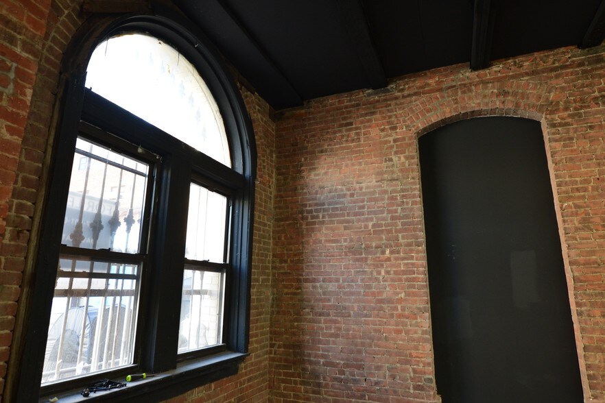 More Photos Of 16 Waverly Ave, Brooklyn Loft Creative Space For Lease