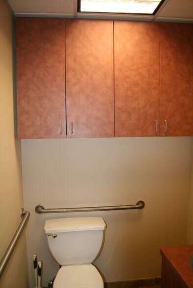 More Photos Of 8390 Terminal Rd, Lorton Warehouse For Lease