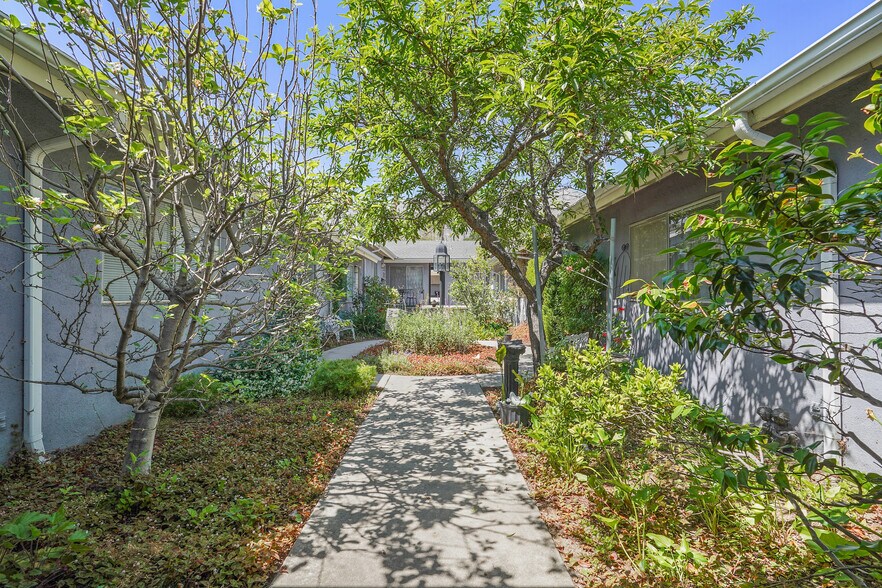 More Photos Of 463 Mariposa Ave, Sierra Madre Apartments For Sale