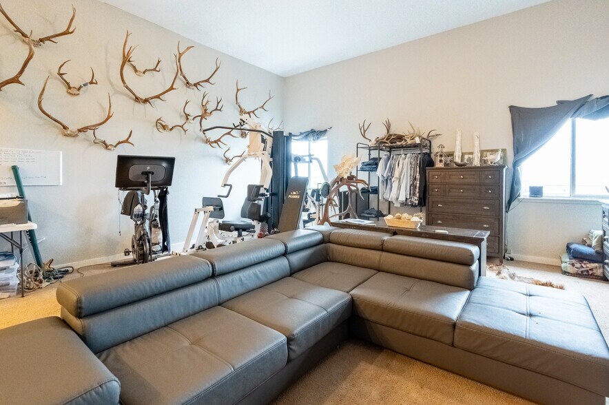 More Photos Of 211 Jetway Dr, Belgrade Flex For Sale