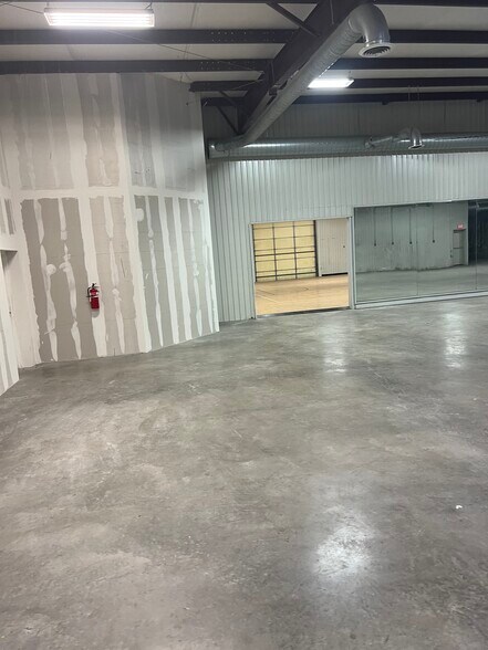 More Photos Of 10100 Hicks Field Rd, Fort Worth Warehouse For Lease