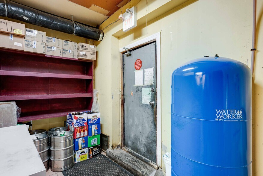 More Photos Of 231 St Paul St W, St Catharines General Retail For Sale