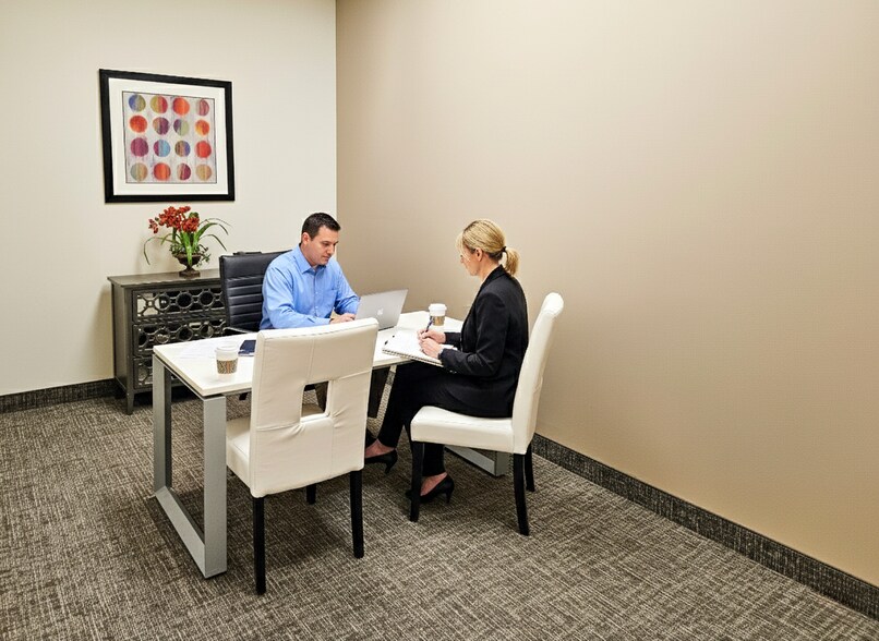 More Photos Of 27240 W Turnberry Ln, Valencia Office For Lease