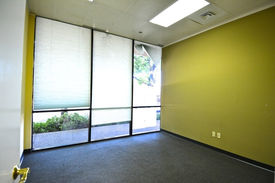 More Photos Of 11990 Heritage Oak Pl, Auburn Office For Lease