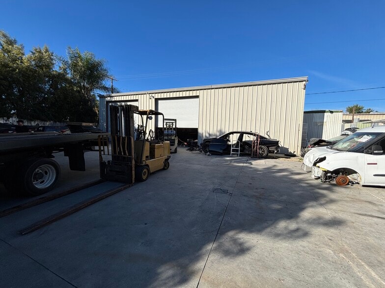 More Photos Of 561 N Palm Ave, Hemet Service For Sale