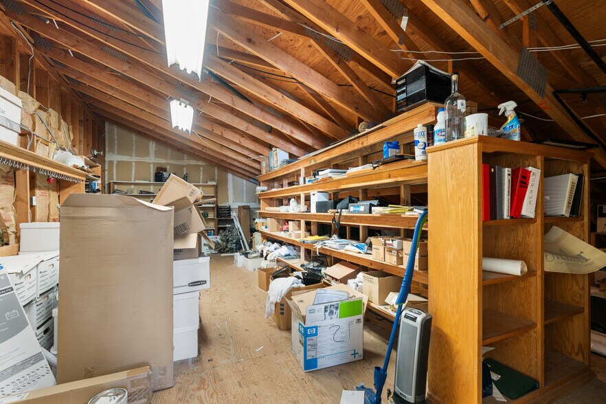 More Photos Of 807 S Auburn St, Grass Valley Showroom For Sale