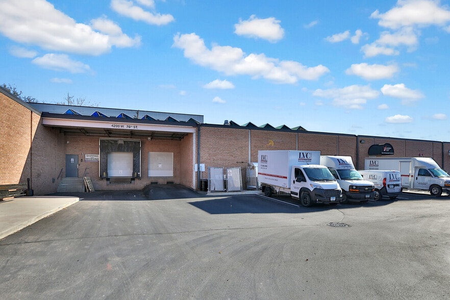 More Photos Of 4200-4250 76th St W, Edina Light Distribution For Sale