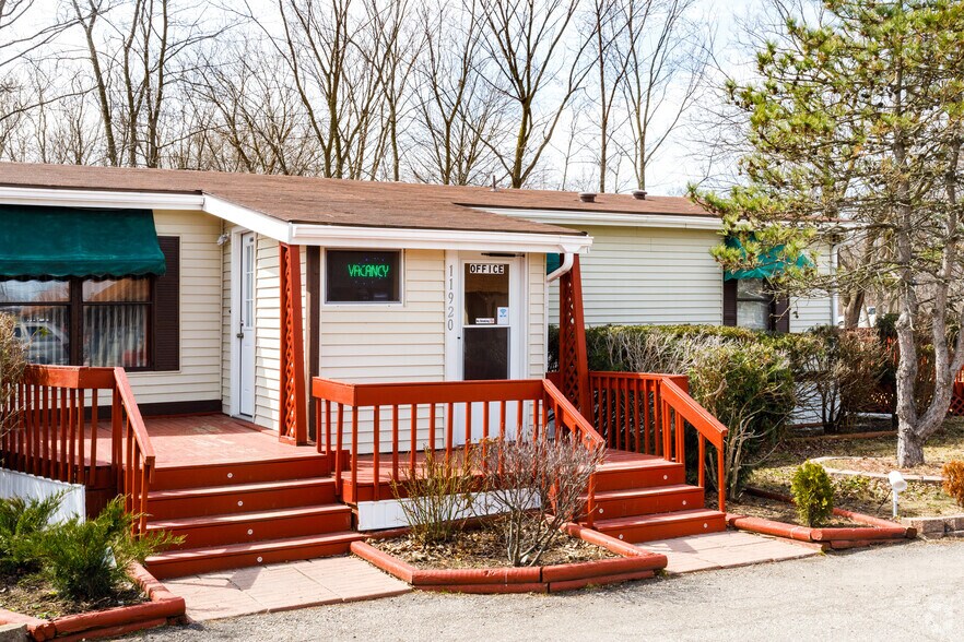 More Photos Of 11920 Telegraph Rd, Carleton Hotel For Sale